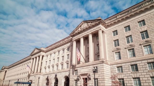 Economía de EE. UU. se contrajo 0.5% en el primer trimestre por aumento de aranceles y descenso del gasto