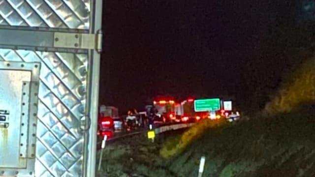 Deslizamiento de tierra en autopista deja varadas por 8 horas a miles de personas en Virginia