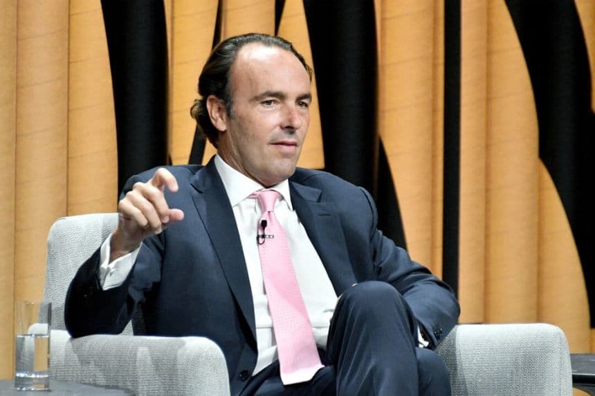 Kyle Bass, director del  Administración Capital Hayman, habla en el escenario durante «El inversor disruptivo" en la Cumbre del Nuevo Establecimiento de Vanity Fair en el Centro por las Artes Yerba Buena el 19 de octubre de 2016 en San Francisco, California. (Foto de Mike Windle/Getty Images para Vanity Fair)