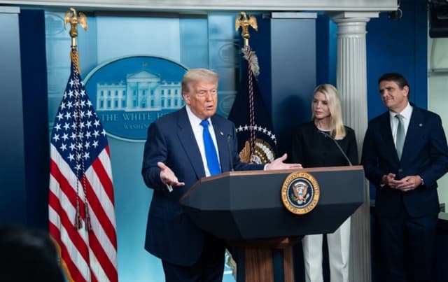 Trump afirma que EE. UU. enviará cartas arancelarias a sus socios comerciales antes  del 9 de julio