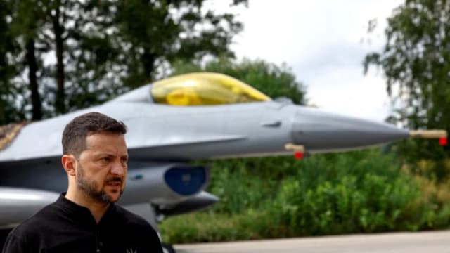 Piloto ucraniano de un F-16 muere mientras hacía frente a un ataque aéreo ruso