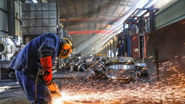 La actividad en fábricas chinas sigue disminuyendo en medio de aranceles estadounidenses