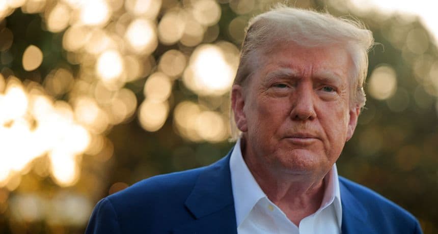 Donald Trump lanza su nueva línea de perfumes "Victory 45-47"