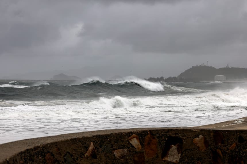 Huracán Flossie se desplaza al oeste-noroeste de México mientras se debilita