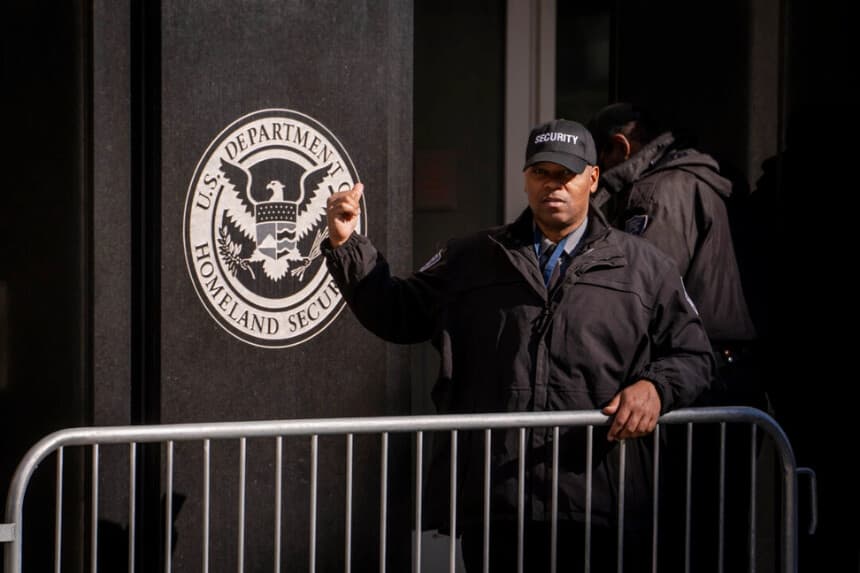 El edificio del Servicio de Inmigración y Control de Aduanas de los Estados Unidos en Washington el 25 de marzo de 2024. Madalina Vasiliu/The Epoch Times