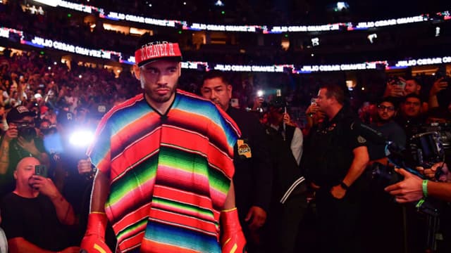 El boxeador mexicano Chávez Jr. vuelve a entrenar tras su deportación de EE. UU.