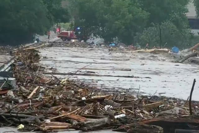 Buscan a más de 20 niñas desaparecidas tras inundaciones en campamento de verano en Texas