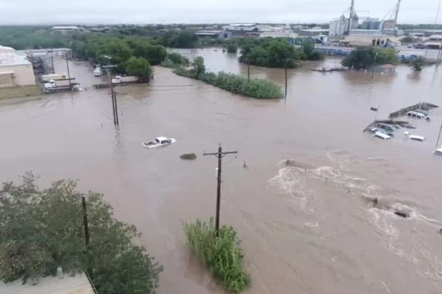 32 muertos, entre ellos 14 niños, y decenas de desaparecidos en inundaciones de Texas