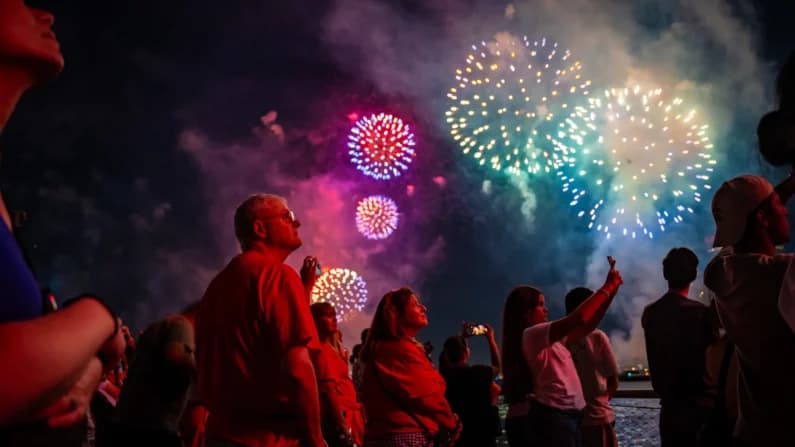 Retiran del mercado fuegos artificiales de China por riesgo de explosión, según agencia