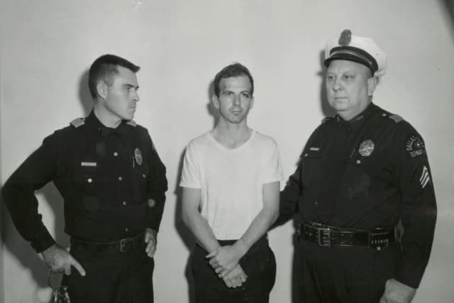 CIA enfrenta nuevo escrutinio por documento que la vincula a grupo de Oswald antes del asesinato de JFK