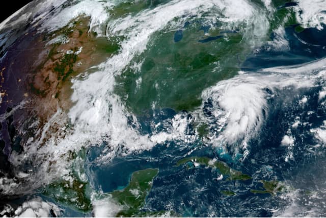 La tormenta Chantal toca tierra en las Carolinas y se debilita a depresión tropical