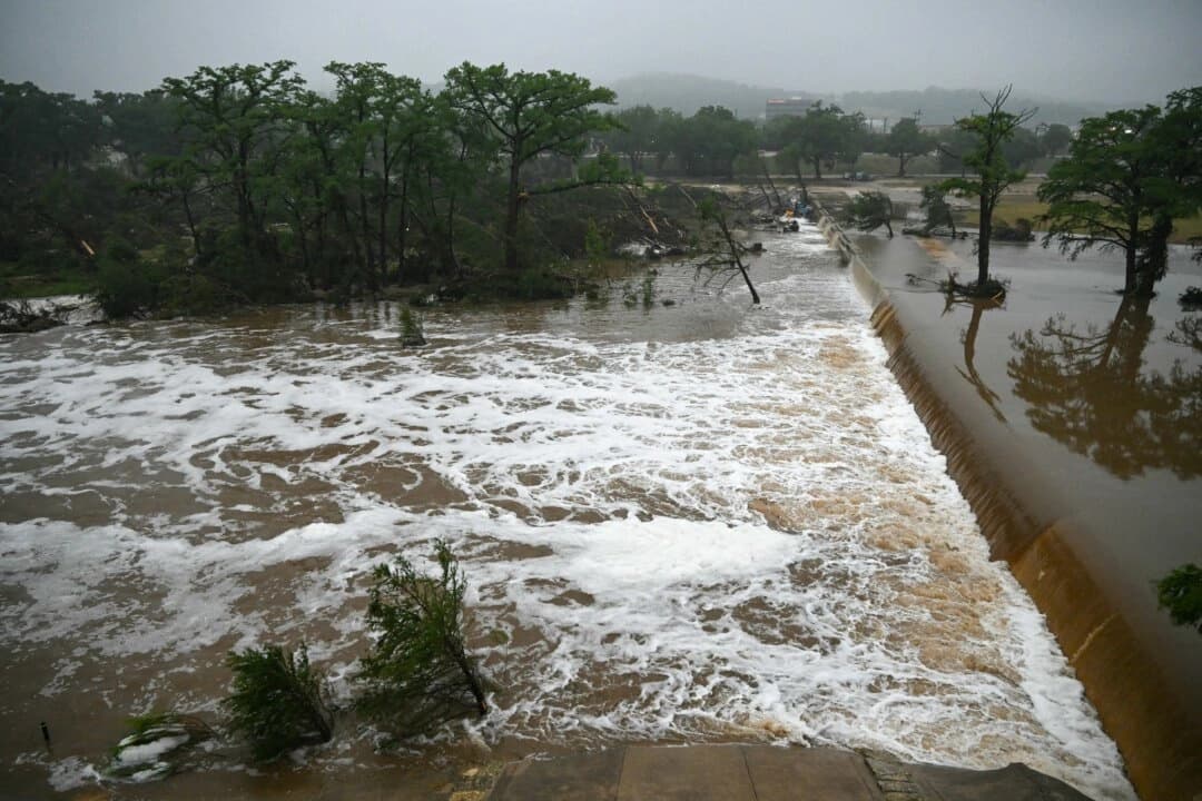 Inundación causada por una crecida repentina en el río Guadalupe en Kerrville, Texas, el 5 de julio de 2025. (Ronaldo Schemidt/AFP vía Getty Images)