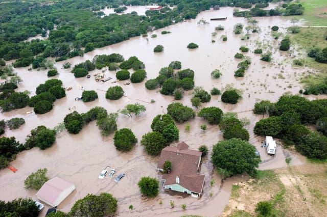 Casa Blanca pide a estadounidenses rezar tras mortales inundaciones en Texas