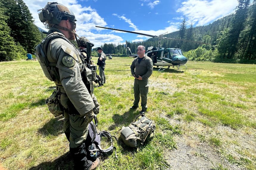 Buscan a hombre por la muerte de sus tres hijas tras posible avistamiento en Idaho