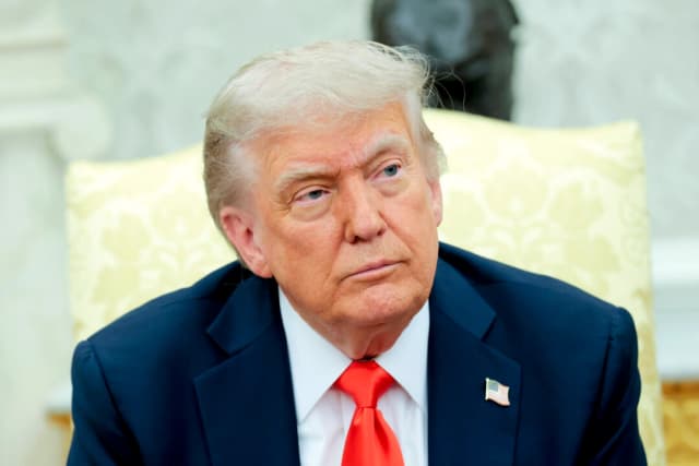 Trump extiende congelamiento de contrataciones federales hasta octubre