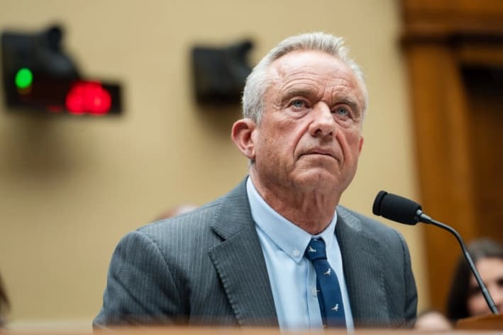 El secretario de Salud, Robert F. Kennedy Jr., testifica en el Capitolio de Washington, el 24 de junio de 2025. (Madalina Kilroy/The Epoch Times)