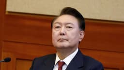 Expresidente surcoreano Yoon comparece ante la justicia por una posible orden de detención