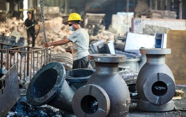 China registra su peor deflación de precios de fábrica en 2 años tras incertidumbre arancelaria