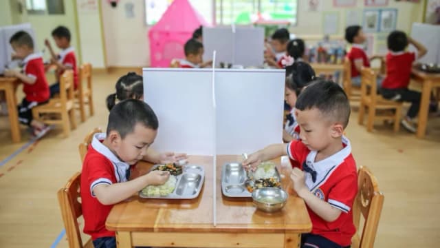 Niños de kínder presentan niveles anormales de plomo por comidas escolares, dicen autoridades chinas