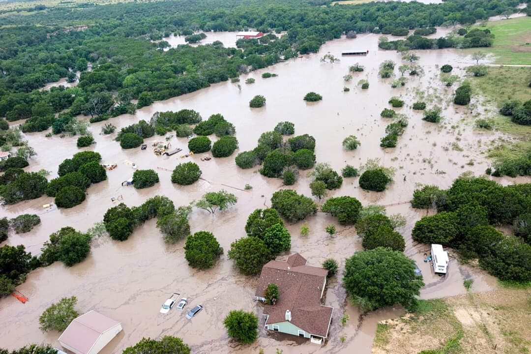 En los momentos más oscuros, una vida se salva de las aguas embravecidas en Texas Hill Country