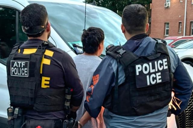Más de 10,000 niños rescatados y 300,000 inmigrantes ilegales arrestados en los primeros 6 meses: Admón. Trump