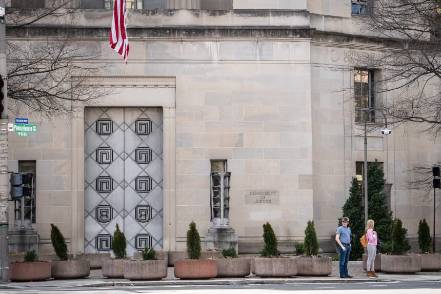 El Departamento de Justicia (DOJ) en Washington, el 10 de marzo de 2025. (Madalina Vasiliu/The Epoch Times).