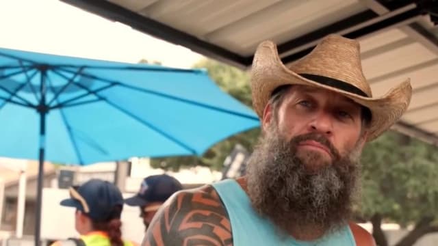 Hombre de Texas organiza barbacoa gratis para los rescatistas tras las inundaciones