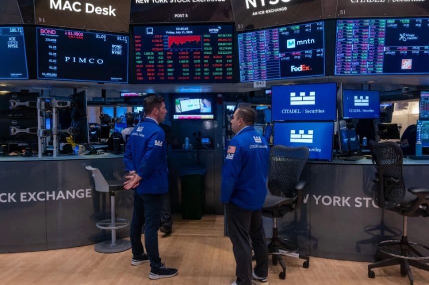 Wall Street: El alza se detiene en la toma de ganancias y aumento de rendimientos en bonos del Tesoro