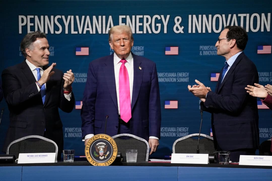 El presidente Donald Trump en la Cumbre de Energía e Innovación de Pensilvania, celebrada en Pittsburgh el 15 de julio de 2025. (Samira Bouaou/The Epoch Times)