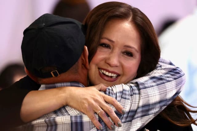 Adelita Grijalva gana las primarias demócratas para sustituir a su padre en el escaño de Arizona