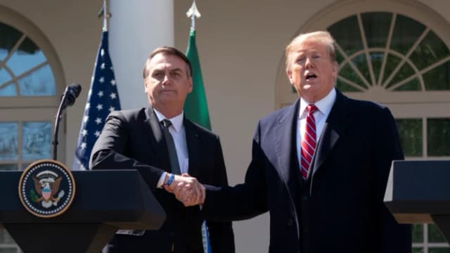 Trump escribe carta abierta a Bolsonaro y dice que está siguiendo "de cerca" el juicio en Brasil