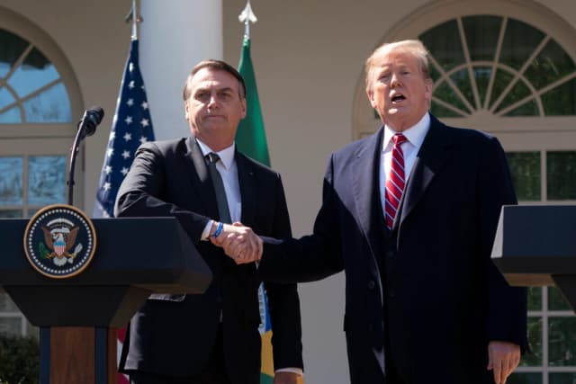 Trump escribe carta abierta a Bolsonaro y dice que está siguiendo "de cerca" el juicio en Brasil