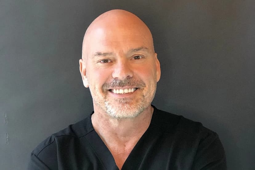 Dr. Kirk Moore. Instituto de Cirugía Plástica de Utah