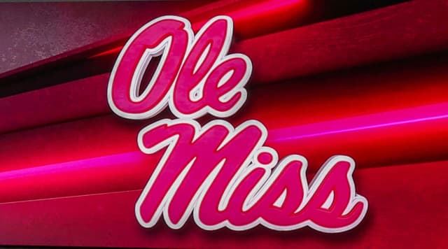 Jugador de fútbol americano de Ole Miss, Corey Adams, muere en tiroteo en Tennessee