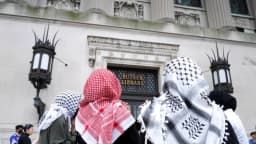 Universidad de Columbia expulsa y suspende a estudiantes que participaron en la toma de la biblioteca