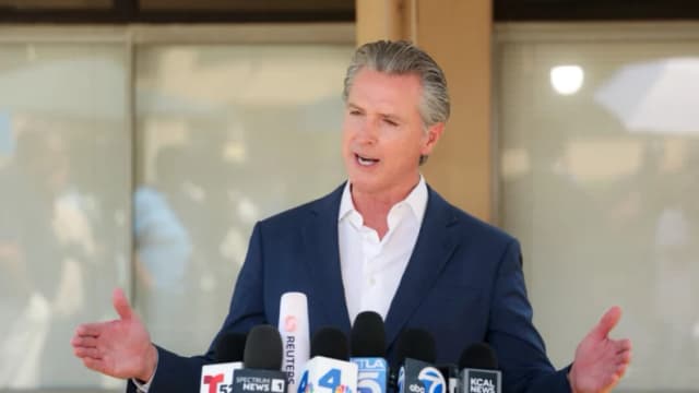 Newsom considera distribuir distritos electorales de California como represalia a decisión de Texas