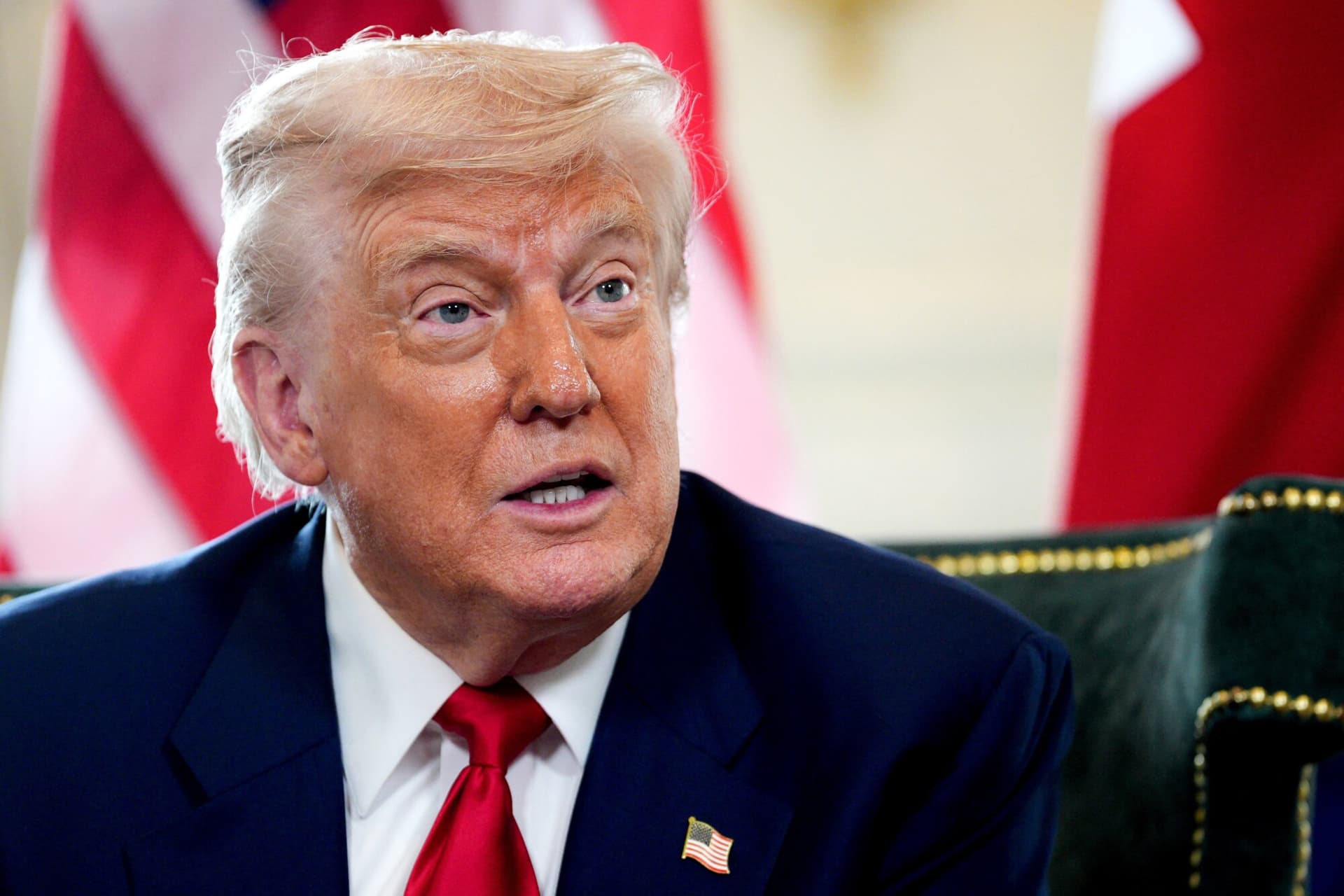 El presidente de los Estados Unidos, Donald Trump, habla durante una reunión bilateral en el campo de golf Trump Turnberry, en Turnberry, Escocia, el 28 de julio de 2025. (Christopher Furlong/Pool/AFP vía Getty Images).