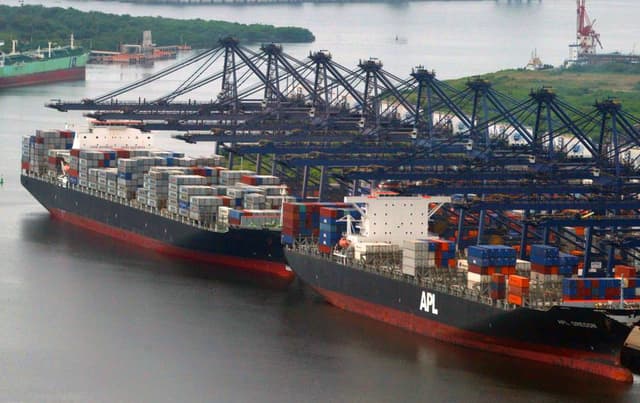 México registra superávit comercial de 1432 millones de dólares en primera mitad de 2025
