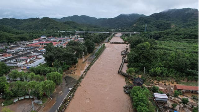 Inundaciones en China causan al menos 30 muertos y miles de evacuados tras lluvias torrenciales