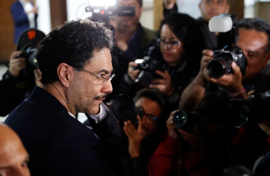 Expresidente Uribe de Colombia es condenado, pena de cárcel por definir