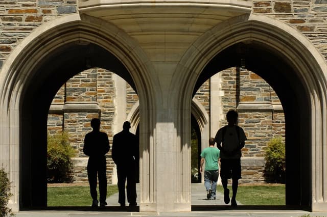 Aministración Trump congela USD 108 millones en subvenciones para investigación a la Universidad de Duke