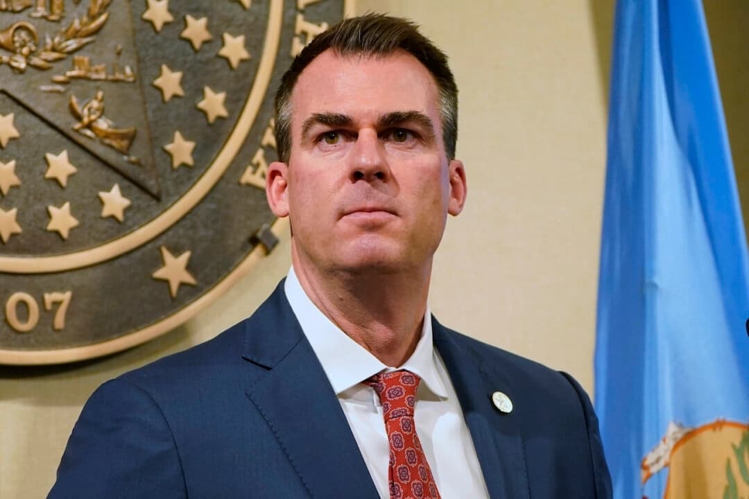 Gobernador de Oklahoma detalla las medidas para proteger al estado contra la influencia del PCCh