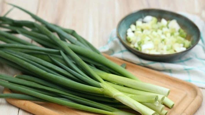 (En la medicina tradicional china, se cree que las cebolletas mejoran la inmunidad y combaten los virus. Iva/shutterstock).