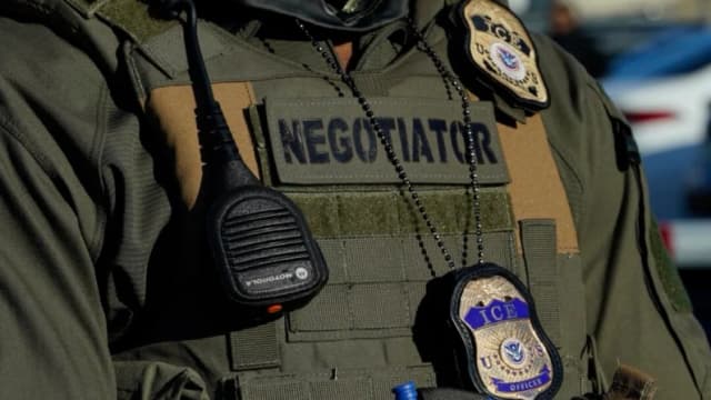 ICE busca contratar a 10 mil agentes más, ofrece USD 50,000 de bonificación y condonación de préstamos