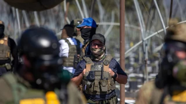 Agentes del ICE en LA tienen prohibido hacerse pasar por policías locales en arrestos domiciliarios