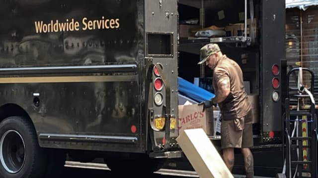 EE. UU. pondrá fin a exención arancelaria para importaciones de bajo costo en giro comercial clave