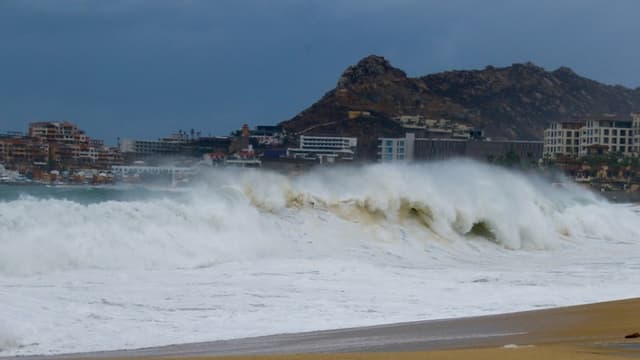 Tormenta tropical Ivo provoca fuertes lluvias mientras avanza paralelo a costas del Pacifico mexicano