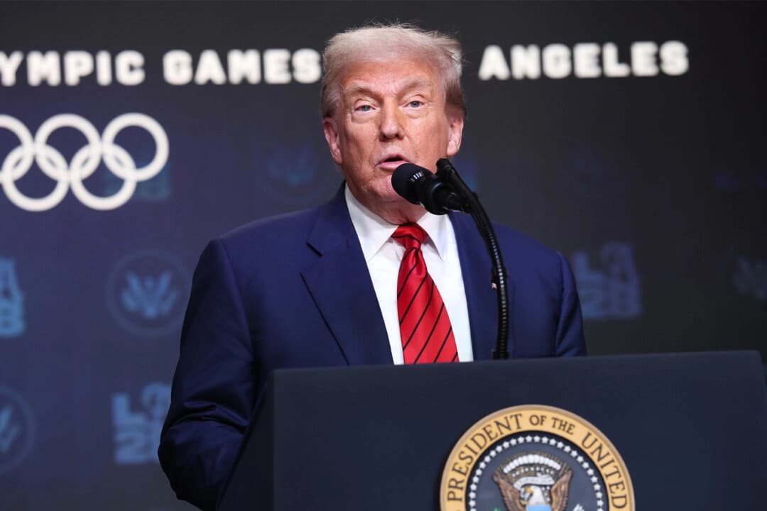 El presidente Donald Trump habla antes de firmar una orden ejecutiva en el Auditorio South Court del Edificio Ejecutivo Eisenhower en Washington, el 5 de agosto de 2025. (Win McNamee /Getty Images)