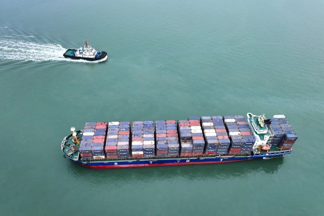 Las exportaciones de China aumentan antes de fecha límite de tregua arancelaria con EE. UU.