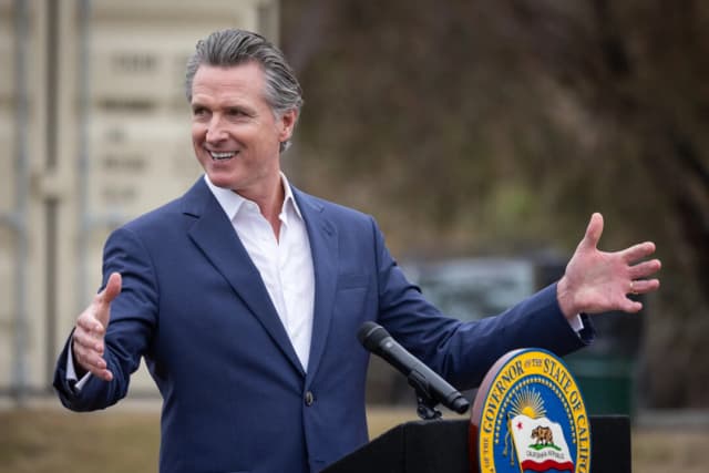 Fox News pide a juez desestimar demanda por difamación presentada por Newsom